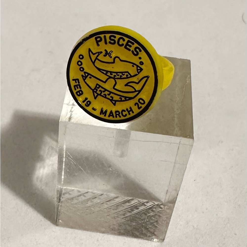 Toy ring - Picture 2 of 7